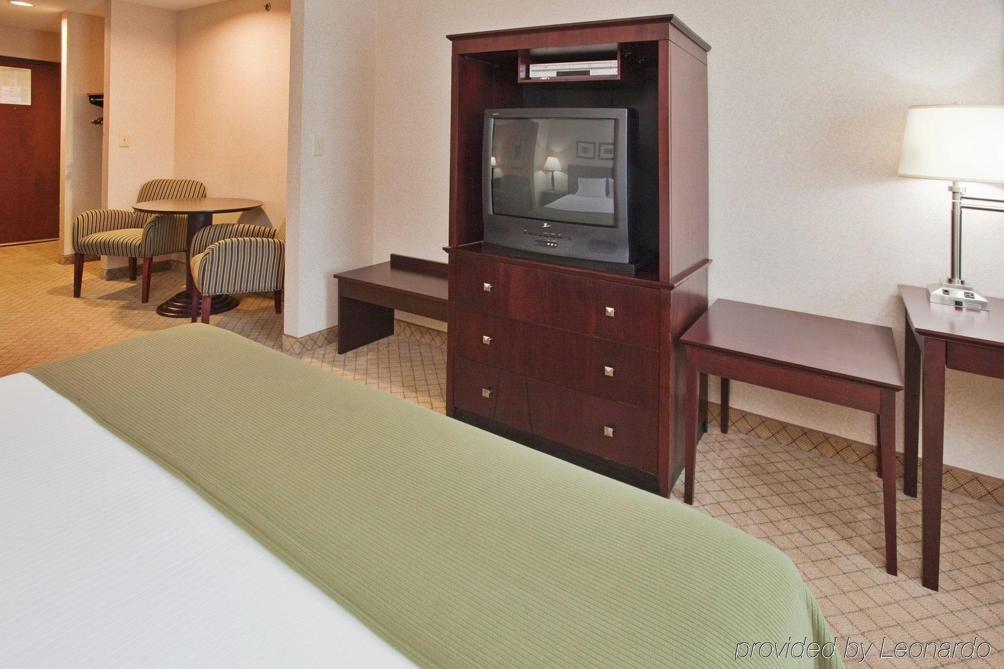 Holiday Inn Express & Suites Cooperstown By Ihg Room photo