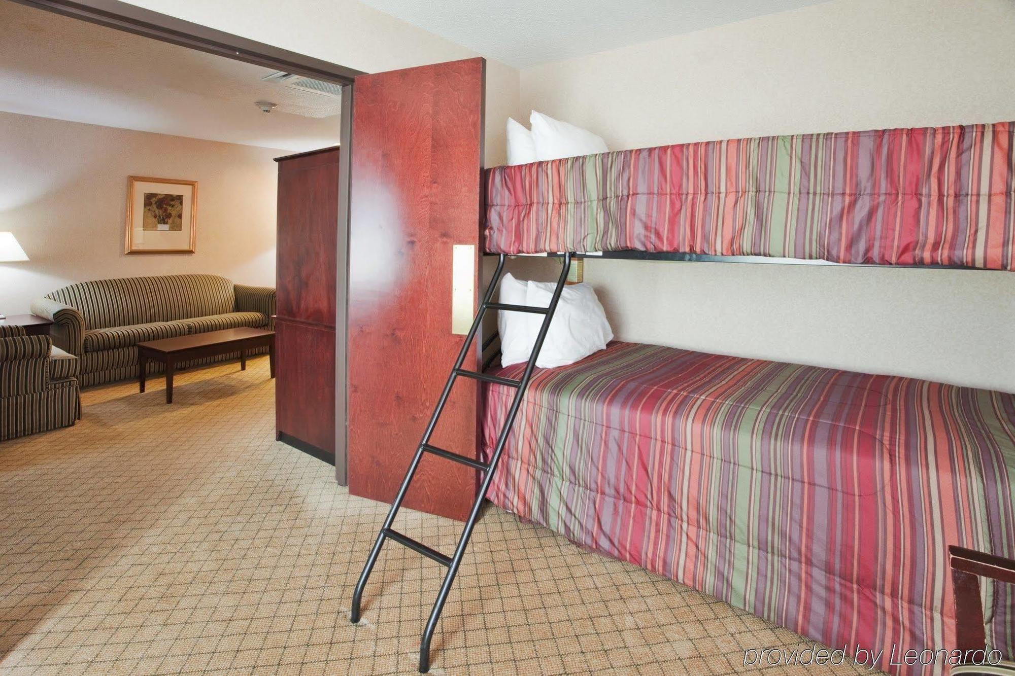 Holiday Inn Express & Suites Cooperstown By Ihg Room photo